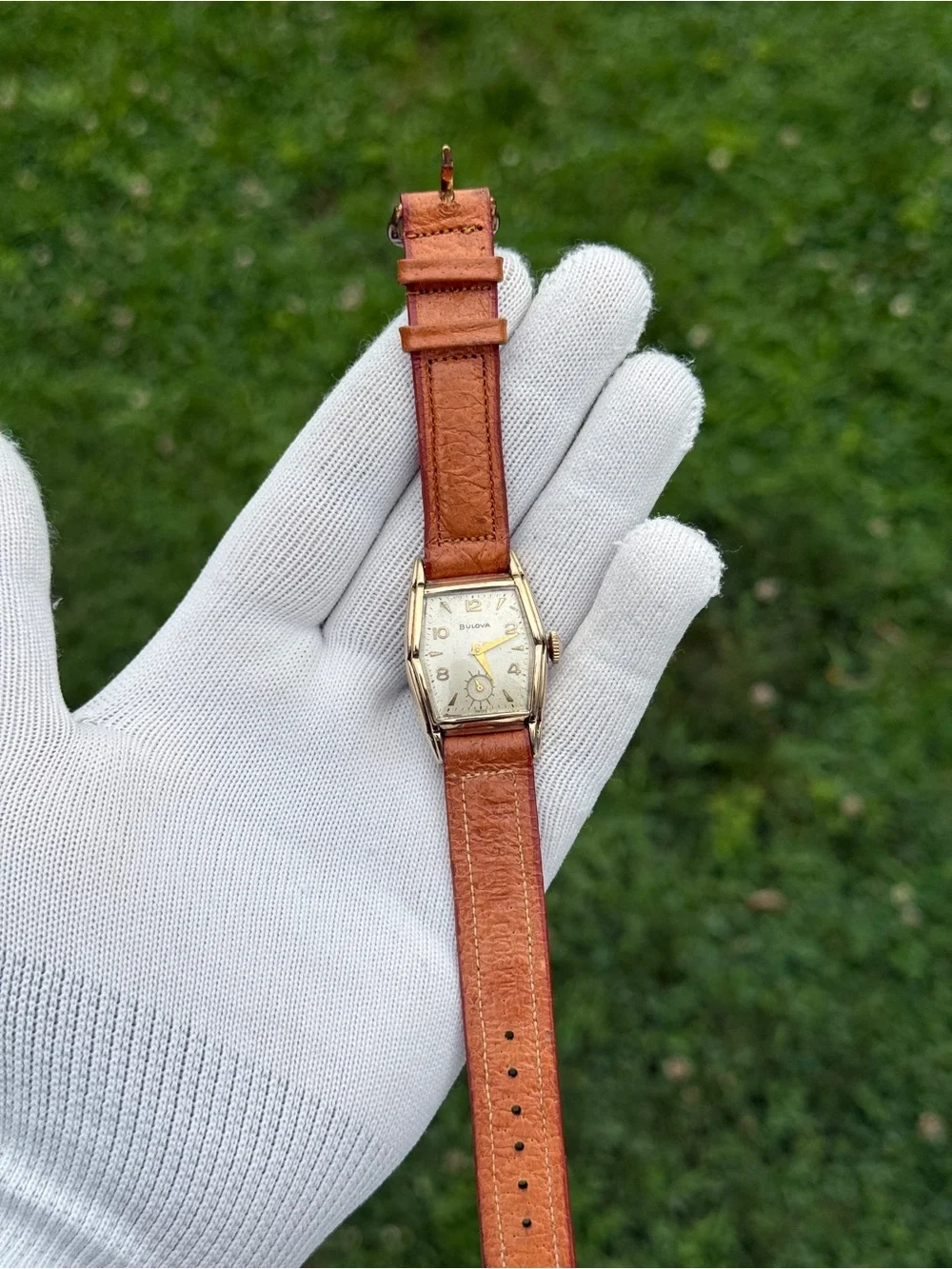 Bulova vintage 1960s winding Gold-Tone Watch with Brown Leather Strap Mens Watch
